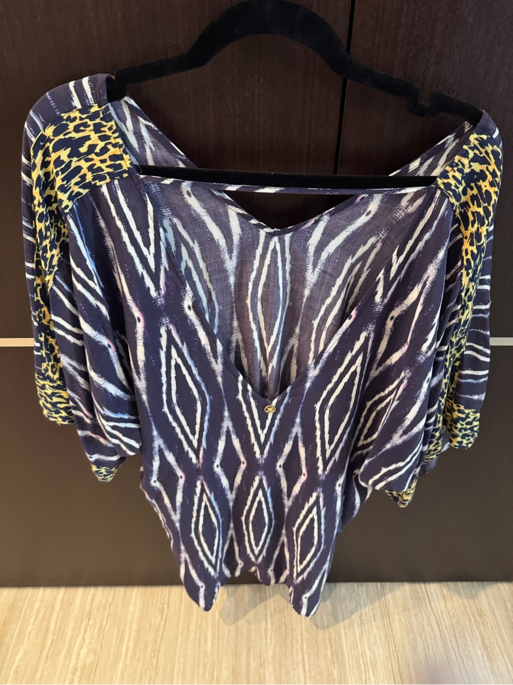 Vix Coverup Chetah Print, Diamond pattern with V-Neck, light fabric,striking,M.